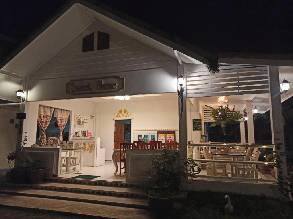 Charisma Resort Suan Phueng Exterior photo