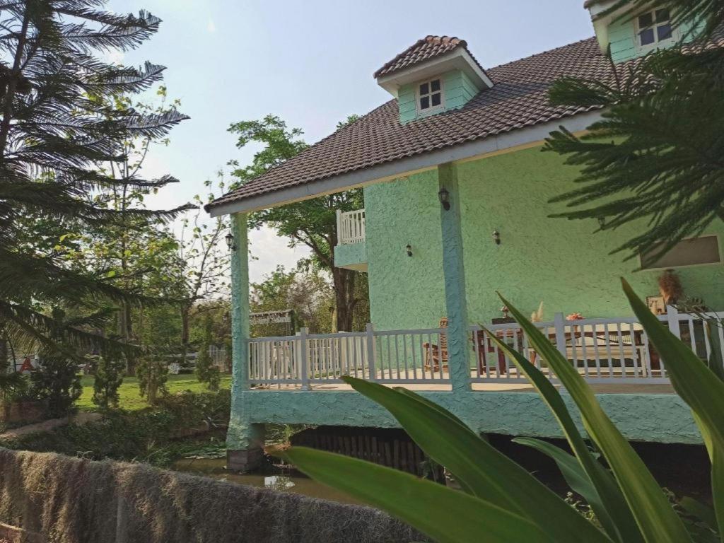 Charisma Resort Suan Phueng Exterior photo