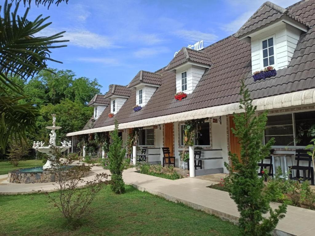 Charisma Resort Suan Phueng Exterior photo