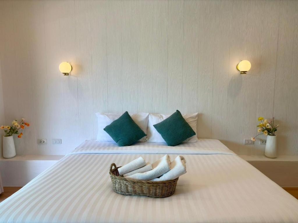 Charisma Resort Suan Phueng Exterior photo