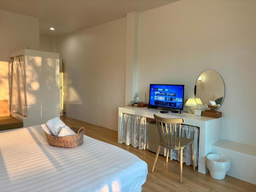 Charisma Resort Suan Phueng Exterior photo