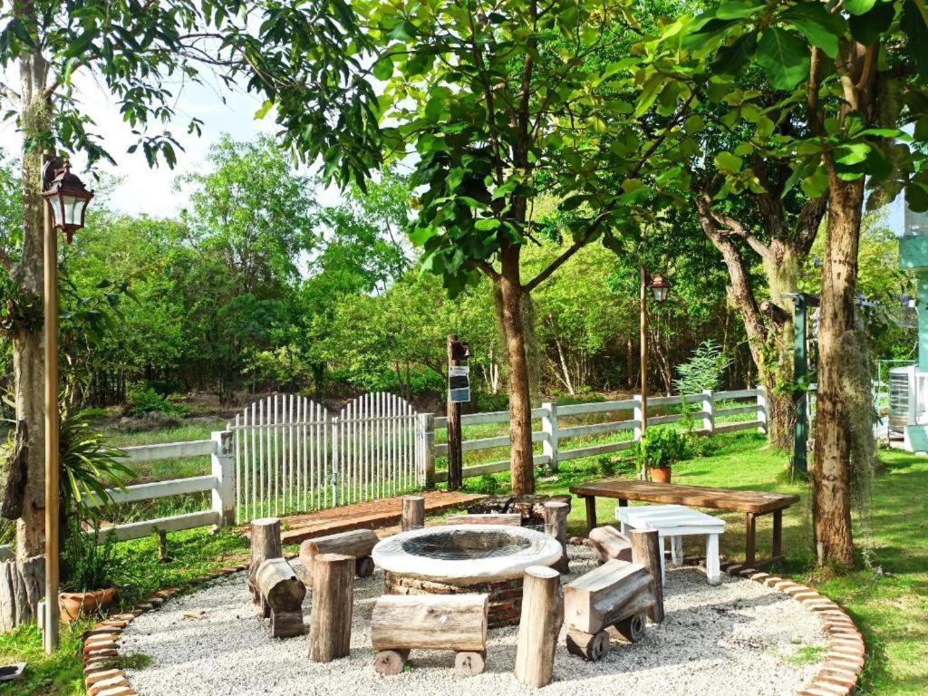 Charisma Resort Suan Phueng Exterior photo